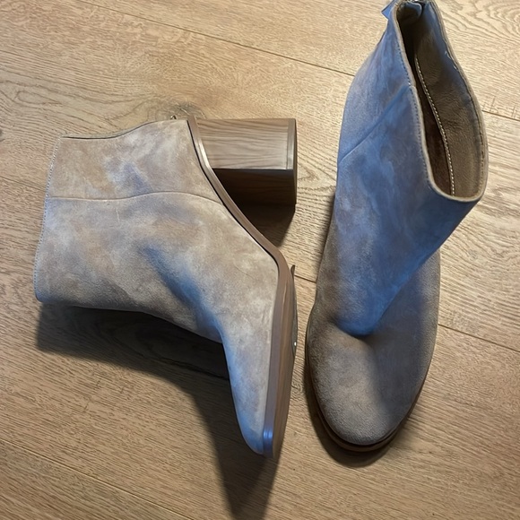 Women's Splendid Suede Ankle Boots - Picture 7 of 8